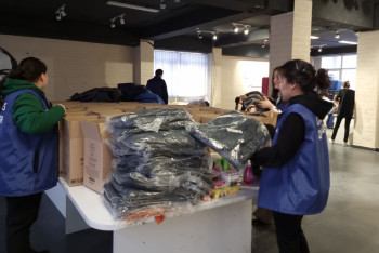 Фотография к новости: Алматинцы собирают гуманитарную помощь для пострадавших в Турции