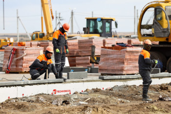 Фотография к новости: Сотни человек остались без работы из-за заморозки строительства в Костанае