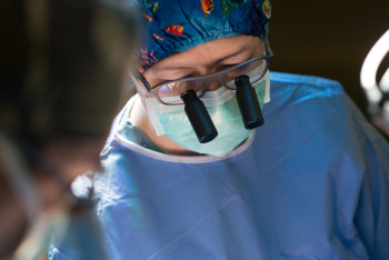 Фотография к новости: Женщина-кардиохирург: "Даже если шанс спасти всего 1%  — всё равно поможем"