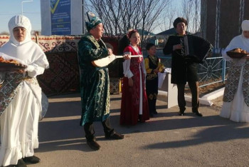 Фотография к новости: Бауырсаки и коже: на выборах в Кызылорде отметили Наурыз