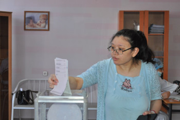 Фотография к новости: Родила и отдала свой голос: как проходят выборы в роддомах