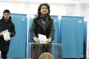 Фотография к новости: Аида Балаева проголосовала на выборах