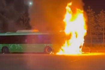 Фотография к новости: Автобус полностью сгорел в Алматы