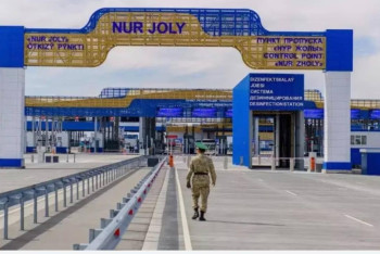 Фотография к новости: Несовершенство E-border и "теневые перевозки" — в прокуратуре объяснили очереди на границе с Китаем