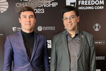 Фотография к новости: Серик Сапиев проиграл в шахматы легендарному гроссмейстеру