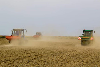 Фотография к новости: Водой, ГСМ и "цифрой" обеспечены: как проходит посевная в Кызылординской области