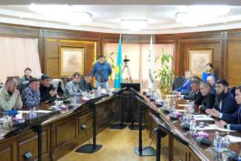 Фотография к новости: С собравшимися у здания Минэнерго нефтяниками провели переговоры представители КМГ