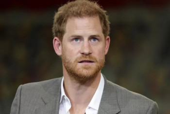 Фотография к новости: Принц Гарри приедет на коронацию отца без Меган