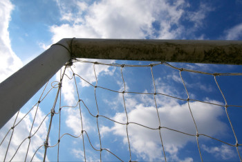 Фотография к новости: Подростка подключили к ИВЛ после падения на него футбольных ворот