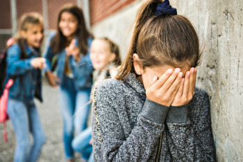 Фотография к новости: Буллинг в школах: Министр просвещения обратился к родителям