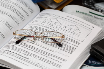 Фотография к новости: Главбуха отдела образования Талдыкоргана задержали с миллиардом тенге