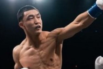 Фотография к новости: Брутальным нокаутом казахстанец выиграл бой с мексиканцем