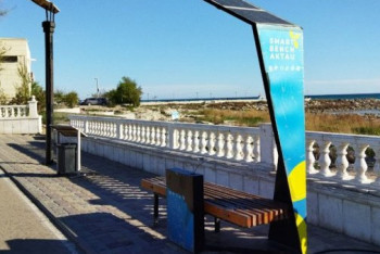 Фотография к новости: "Умная" скамейка жителям Актау оказалась не нужна: её демонтируют