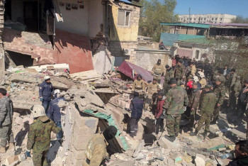 Фотография к новости: Тело женщины извлекли из-под завалов в Жанаозене