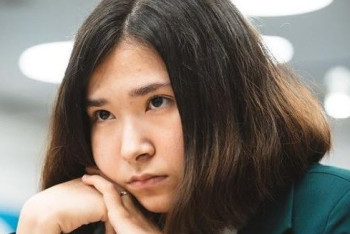 Фотография к новости: Юная казахстанская шахматистка обыграла сильнейшего гроссмейстера мира