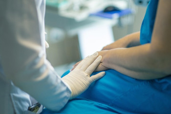 Фотография к новости: "Красивая обертка, а внутри пусто": сельская больница в Алматинской области простаивает без оборудования и врачей