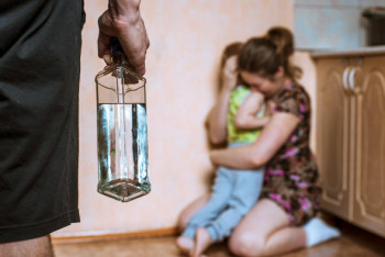 Фотография к новости: Мужчину, выбросившего жену с балкона, осудили в Астане