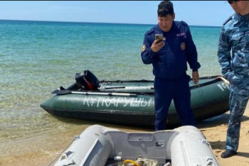 Фотография к новости: Двух рыбаков на надувной лодке спасли недалеко от Каспийского моря