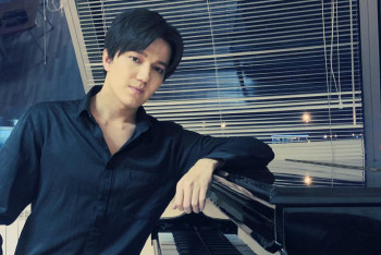 Фотография к новости: Димаш Кудайберген посетил матч за звание чемпиона мира по шахматам в Астане