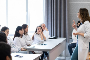 Фотография к новости: Увеличить размеры грантов в медицинские вузы Казахстана просят мажилисмены