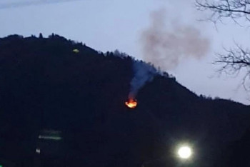 Фотография к новости: В Алматы загорелся сухостой на склоне горы Мохнатка