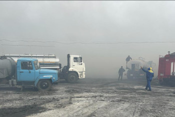 Фотография к новости: Битум горит в Костанайской области, огонь охватил два гектара