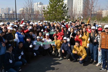 Фотография к новости: Президент Казахстана принял участие в городском субботнике