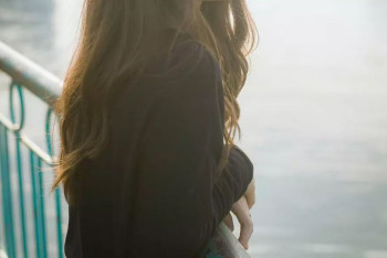 Фотография к новости: Звала на помощь в ледяной воде: прыгнувшую с моста молодую маму спасли в Павлодаре