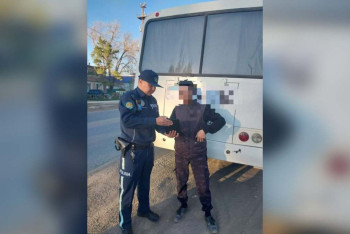 Фотография к новости: Водитель без прав управлял частным автобусом в Актобе