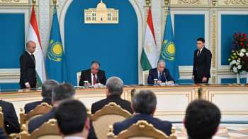 Фотография к новости: Туркестан и Худжанд станут городами-побратимами: Токаев и Рахмон подписали ряд соглашений