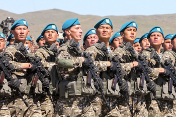 Фотография к новости: Токаев рассказал, как побороть дедовщину в армии