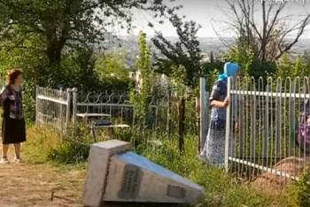 Фотография к новости: Вандалы разгромили могилы на кладбище в Шымкенте