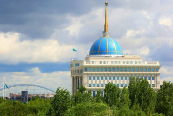 Фотография к новости: Президент Казахстана наградил военнослужащих орденами и медалями