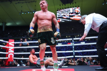 Фотография к новости: Канело не смог нокаутировать "Гориллу"