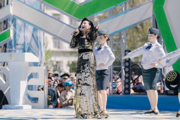 Фотография к новости: Мальчик с фотографии 18-летней давности разыскал Мадину Садвакасову