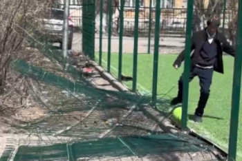 Фотография к новости: На стадионе в Темиртау на ребёнка упали футбольные ворота