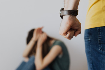 Фотография к новости: Перевести статьи о насилии в семье в разряд публичных обвинений потребовали правозащитники