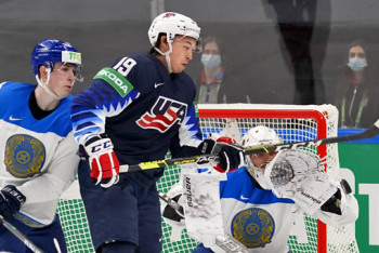 Фотография к новости: Хоккеисты Казахстана и США стали самыми молодыми на чемпионате мира