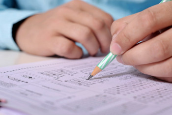 Фотография к новости: Претенденты на "Алтын белгі" будут сдавать выпускные экзамены в своих школах