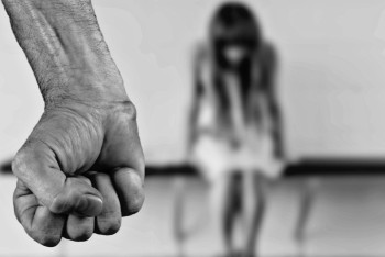 Фотография к новости: Многодетного астанчанина лишили родительских прав из-за жестокого отношения к детям