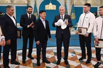 Фотография к новости: Я с большим интересом смотрел финальные бои - Токаев принял призёров чемпионата мира по боксу