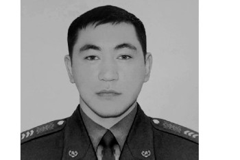 Фотография к новости: Президент посмертно наградил погибшего во время тушения пожара Арслана Курманбекова