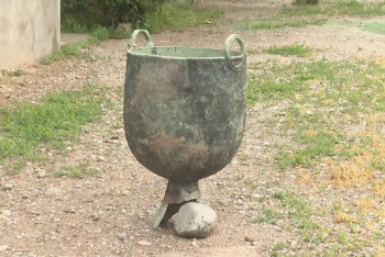 Фотография к новости: Бронзовый казан эпохи раннего железного века нашли в Жамбылской области