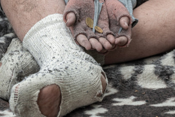 Фотография к новости: Пенсионерку с инвалидностью удерживали в рабстве и заставляли просить милостыню в Алматы