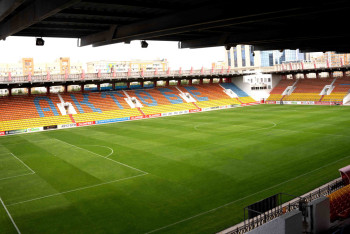 Фотография к новости: На центральном стадионе Актобе постелили новый газон