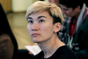 Фотография к новости: Лесбиянка, вышедшая с ЛГБТ флагом к мавзолею, обратилась с просьбой к СМИ