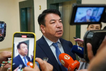 Фотография к новости: В Казахстане планируют запретить выезд школьников за рубеж без приказа Минпросвещения