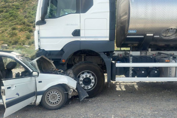 Фотография к новости: Уснувший водитель легковушки влетел под грузовик в Жетысуской области