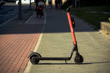 Фотография к новости: Самокатчикам запретили кататься в самых популярных местах Алматы