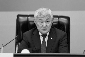 Фотография к новости: Из жизни ушёл без преувеличения большой человек: Смаилов выразил соболезнования родным Сапарбаева